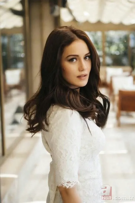 Afili Aşk’ın yıldızı Burcu Özberk’ten ‘aşk’ itirafı 17