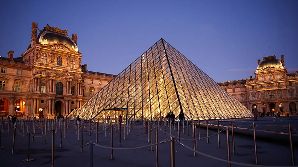 Fransa'da müze krizi: Louvre'da bir galeri kapatıldı