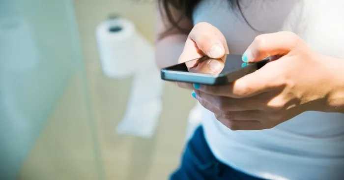 Tuvalete cep telefonuyla gidenler dikkat! Sakın... - 3