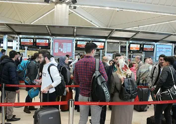 Atatürk Havalimanı'nda seçim yoğunluğu