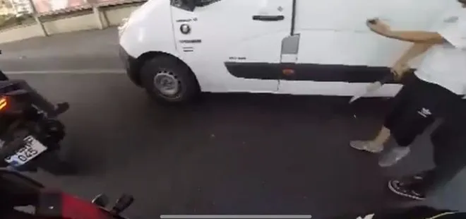 Trafikte dehşet saçan kavga! Sopanın ucuna bıçak bağlayıp saldırdı