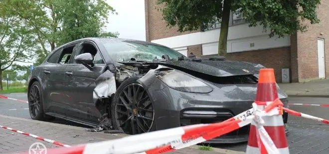 Ajaxlı futbolcu Mohamed Ihattaren’in Porsche marka lüks aracı yandı