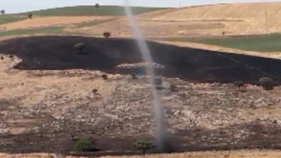 Diyarbakır’da anız yangısı sonrası hortum çıktı! O anlar böyle görüntülendi