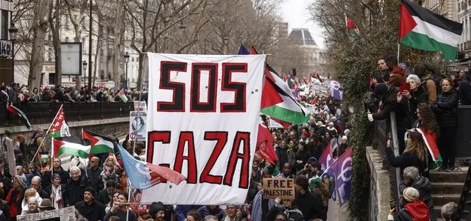 Paris’te Filistin destekçileri, Gazze’deki soykırıma karşı sokağa indi