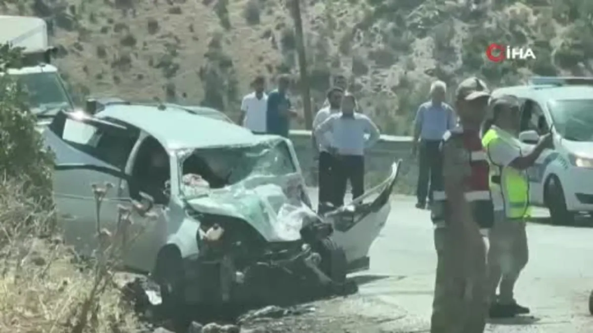 Bitlis’te otomobille tır çarpıştı: 4 yaralı