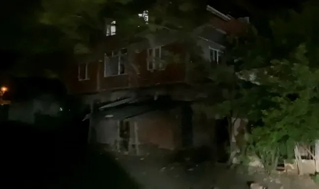 bursada-genc-kiz-telefonla-konusurken-pencereden-dustu-1620021176338.jpg Bursa’da genç kız telefonla konuşurken pencereden düştü! - 2