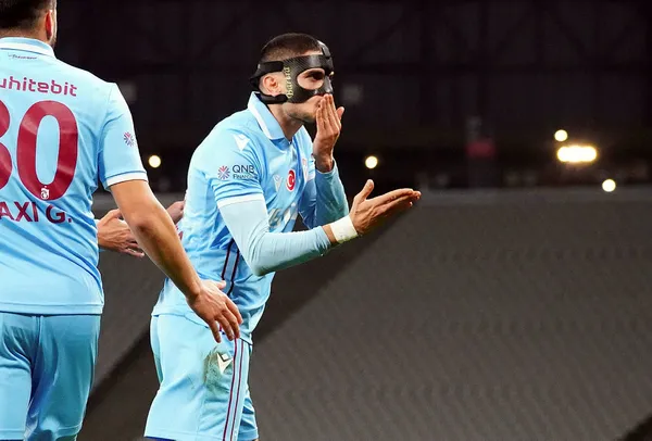 trabzonspora-gumruk-engeli-fatih-karagumruk-4-1-trabzonspor-mac-sonucu-1672254418452.jpg Trabzonspor'a gümrük engeli! Fatih Karagümrük 4-1 Trabzonspor (MAÇ SONUCU) - 2