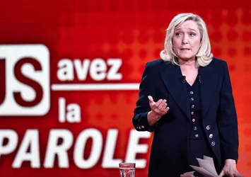 Fransa'da hedef başörtüsü! Marine Le Pen'den hadsiz sözler: Yasaklayacağım