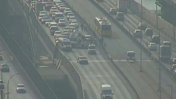 Son dakika: Haliç Köprüsü'nde trafiği kilitleyen kaza: 3 yaralı - 1
