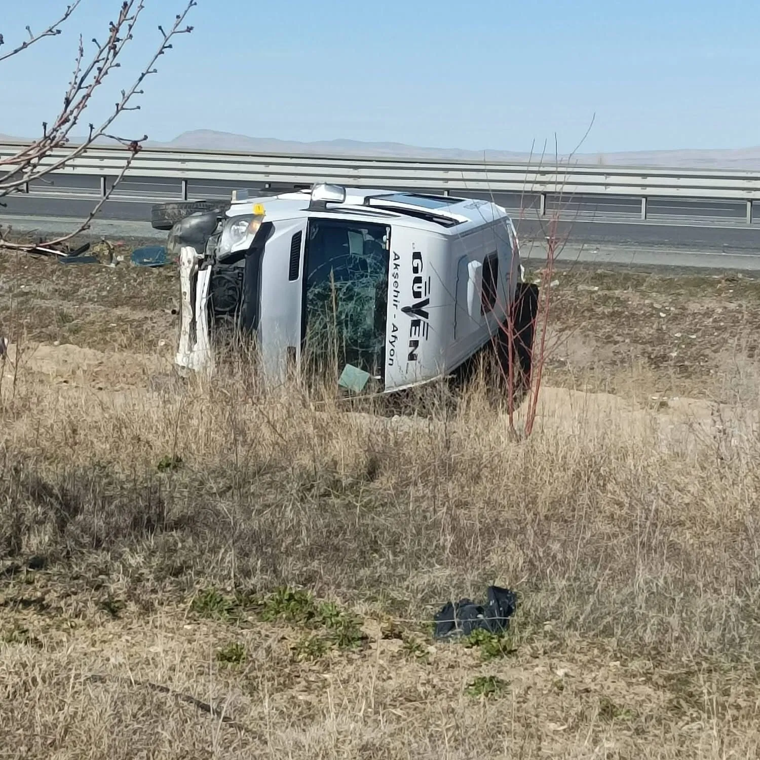 Afyonkarahisar'da feci kaza! Yolcu indiren minibüse TIR arkadan çarptı: 11 yaralı