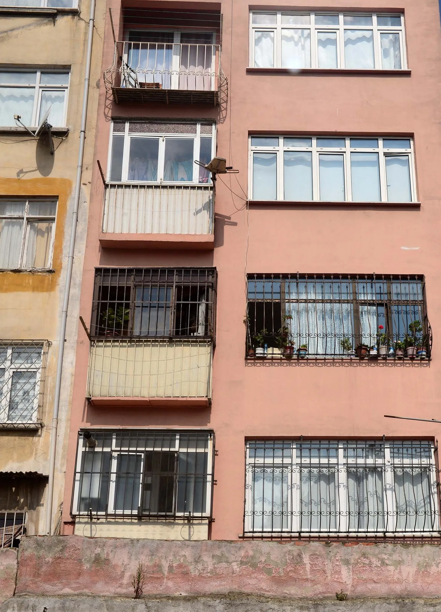 Canlı bombalar kaldıkları eve ikinci demir kapı yaptırmış - 2
