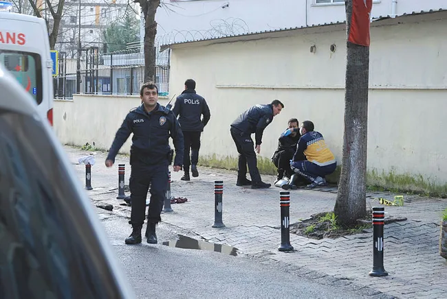 İstanbul’da sokak ortasında dehşet! Önce kurşun yağdırdı sonra kafasına sıktı - 1