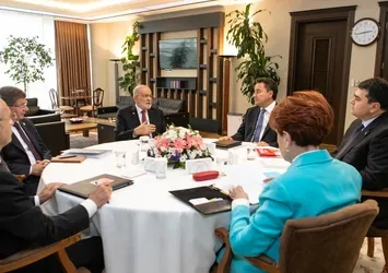 Bakan Varank'tan 6'lı masaya esprili gönderme: 2 ayda bir dönüşümlü olarak cumhurbaşkanı olsunlar