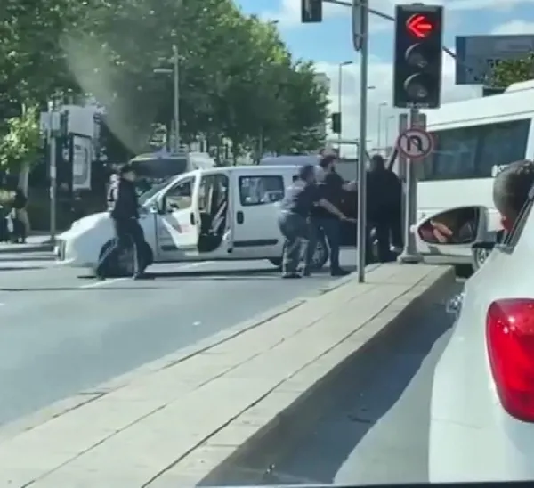 Önce baltalı sonra sopalı kavga! Dehşet anları kamerada - 5