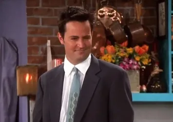 Matthew Perry kimdir, neden öldü? Friends dizisinin Chandler Bing'i kaç yaşındaydı? Rol aldığı dizi ve filmler...
