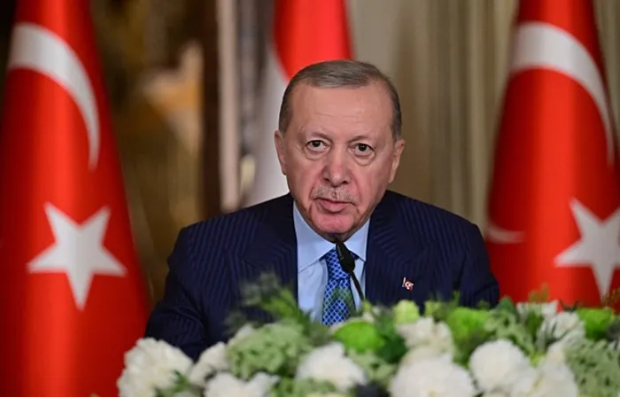 baskan-erdogandan-macaristan-ile-is-birligi-mesaji-ticaret-hedefimiz-10-milyar-dolar-1765214589130.jpg Fotoğraf-AA