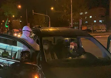 Ateşi çıkan babasını kontrol noktasından kaçırmaya çalıştı