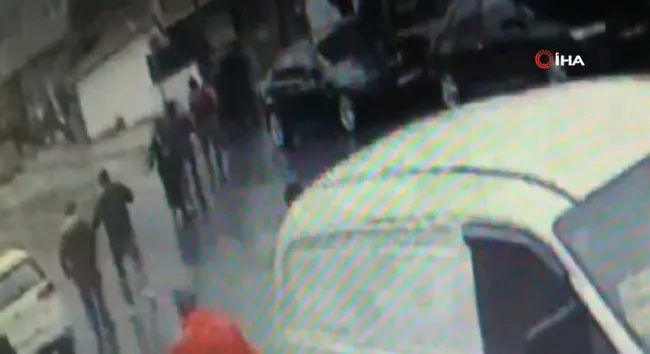 İstanbul’da alacak verecek meselesi yüzünden kavga çıktı! Kaldırım taşı ile saldırdılar - 2