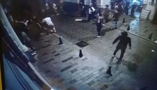 CHP’li Sezgin Tanrıkulu’nun oğlu ve yeğeni bıçaklı kavgada yaralandı