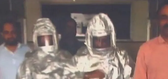 NASA’dan geldik diyen dolandırıcılara ’astronot kıyafeti’ giydirdiler!