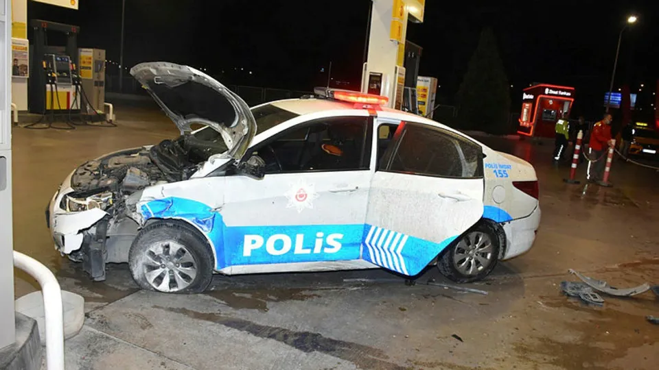 Son dakika | Polisten kaçan şüpheli araç ortalığı birbirine kattı!