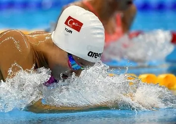Milli yüzücü Viktoria Zeynep Güneş yarı finale çıktı