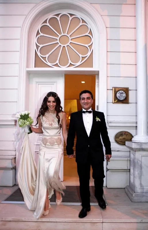 nur fettahoglu eski esi levent veziroglu ile tatile cikti gun boyu oturmadi
