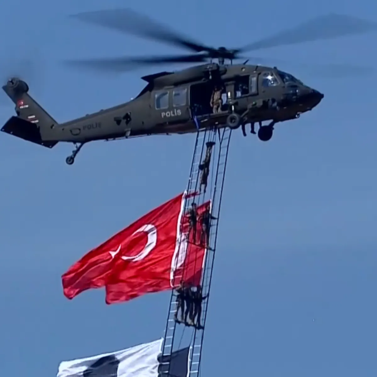 TEKNOFEST Güneydoğu’da final coşkusu! Gökyüzünde nefes kesen gösteriler