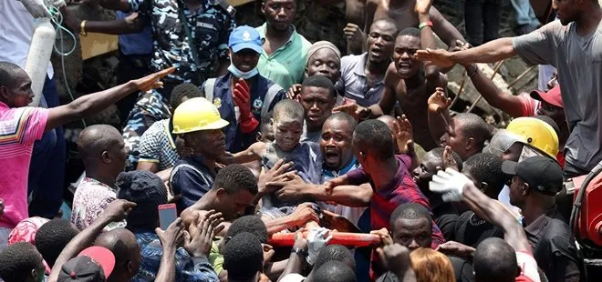 Nijerya’da bina çöktü! 15 kişi hayatını kaybetti