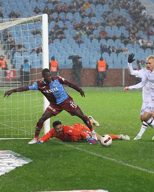 trabzonspor-evinde-fatih-karagumruku-farkli-gecti-4-1-1710006790732.jpeg Trabzonspor evinde Fatih Karagümrük'ü farklı geçti: 5-1 - 3