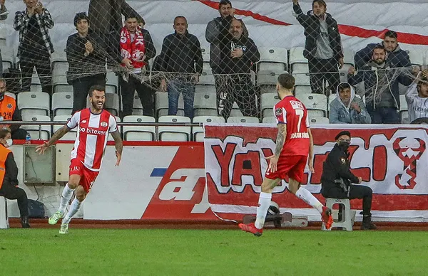 firtina-antalyada-dindi-antalyaspor-2-1-trabzonspor-mac-sonucu-ozet-1639245900495.jpg Fırtına Antalya'da dindi! Antalyaspor 2-1 Trabzonspor (MAÇ SONUCU-ÖZET) - 2