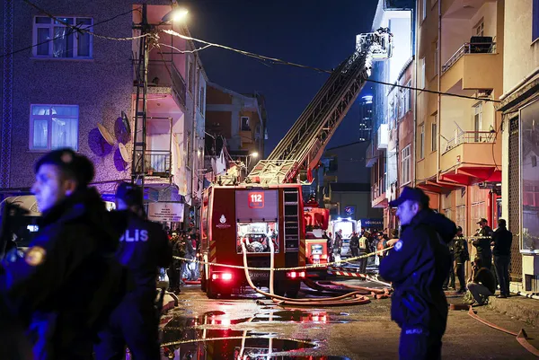 İstanbul Kadıköy’deki bir binada büyük patlama! Olay yerine çok sayıda itfaiye sevk edildi