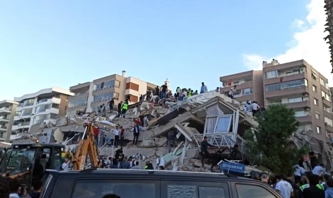 İzmir’de 6,6 büyüklüğünde deprem: İstanbul ve birçok ilden hissedildi