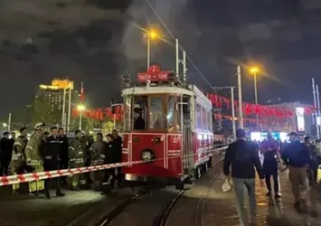 Taksim'de nostaljik tramvayda yangın paniği!