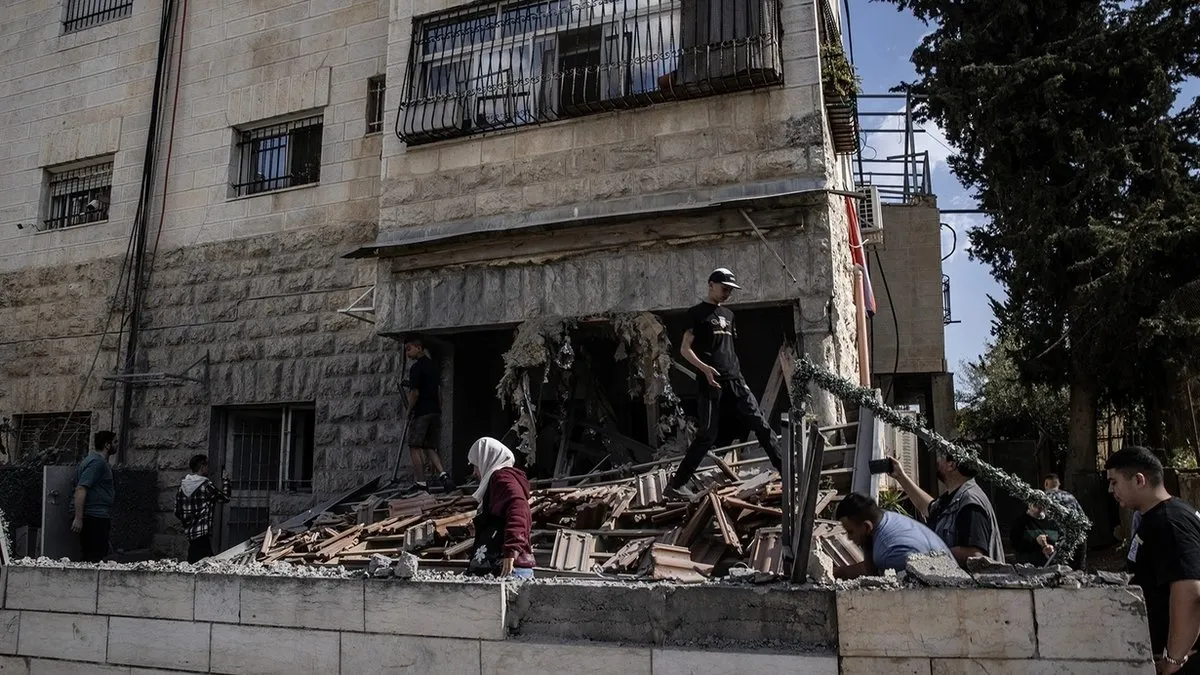 Katil İsrail ordusu Refah'ta bir evi bombaladı 4'ü çocuk 7
