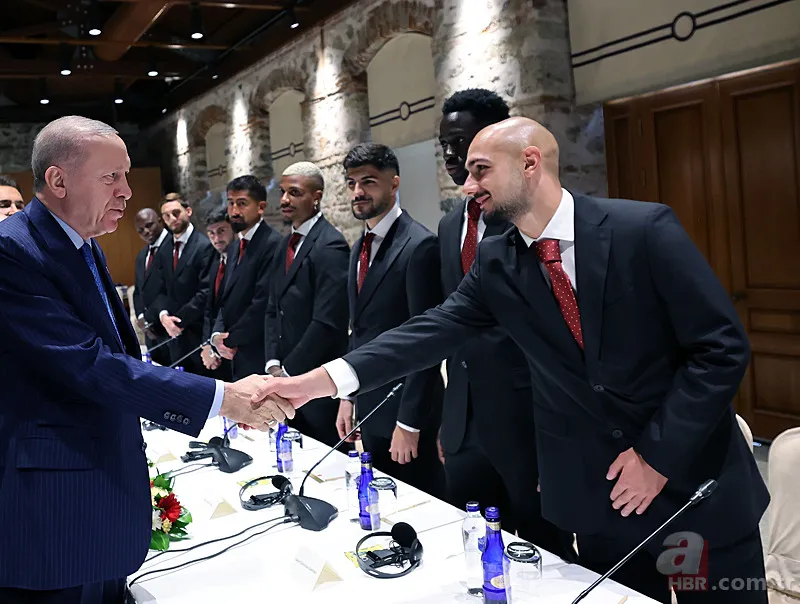 Başkan Erdoğan Galatasaray'ı kabul etti! Osimhen formasını hediye etti 10