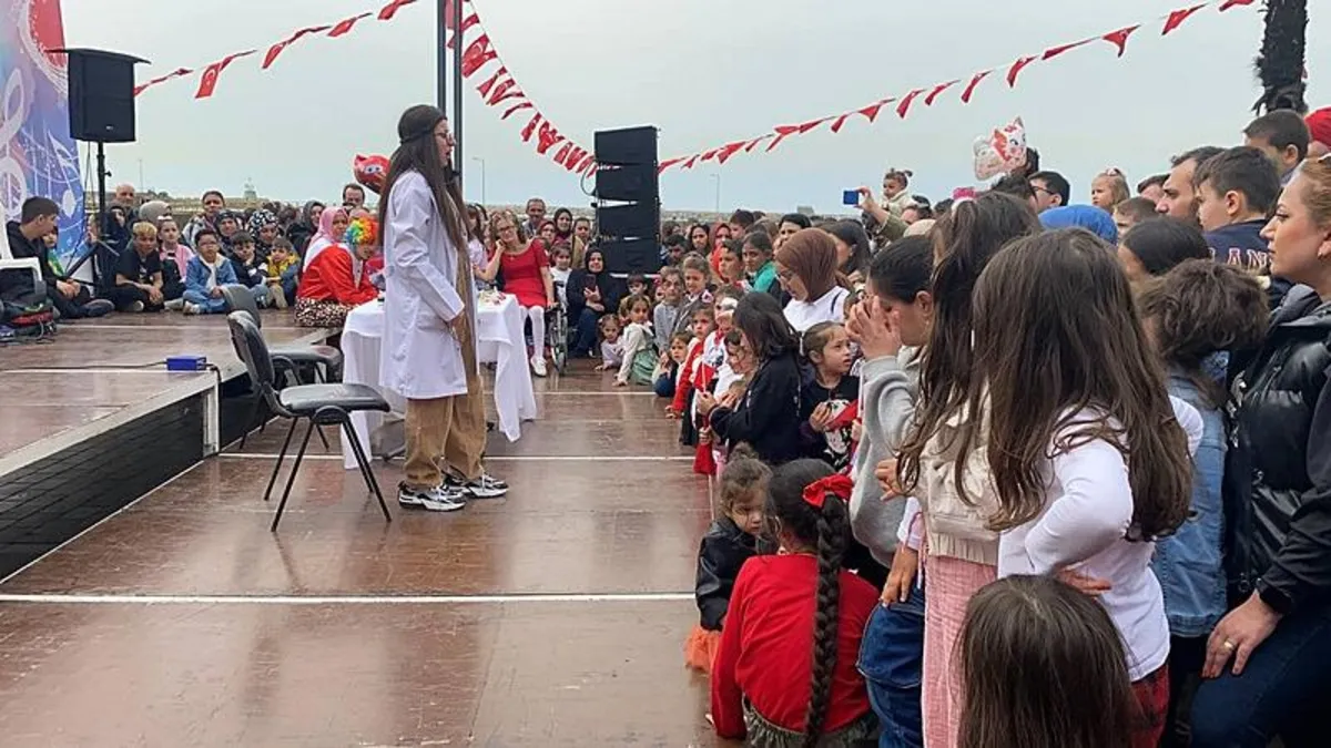 Engelli tiyatro topluluğu 23 Nisan'a özel sahne aldı