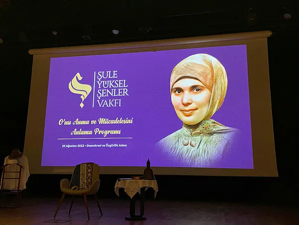 Emine Erdoğan Şule Yüksel Şenler’in anıldığı ’O’nu Anma ve Mücadelesini Anlama programına katıldı