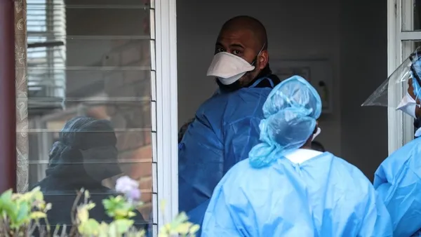 Eris varyantı Türkiye’de görüldü! Maske zorunluluğu ve yasak gelecek mi? Uzmanlardan rahatlatan açıklama...