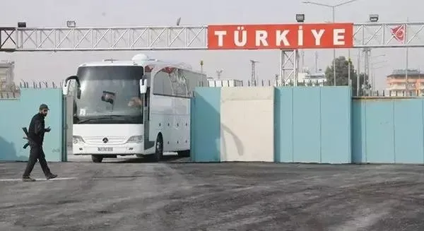 Göçmenleri sınırdan böyle sokmuşlar! İşte aldıkları para...