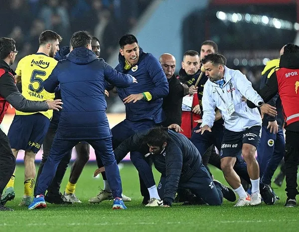 trabzonspor-fenerbahce-macinin-pfdk-sevkleri-aciklandi-iste-sevk-edilen-futbolcular-1711965821533.jpeg TFF Trabzonspor-Fenerbahçe maçının sevklerini açıkladı! İşte PFDK'ya sevk edilen futbolcular - 4