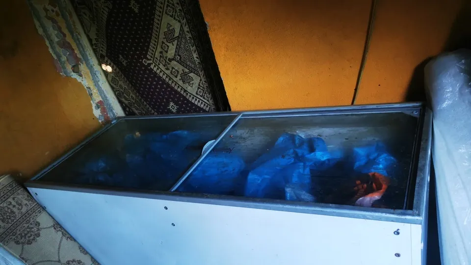 Halkın sağlığını hiçe saydılar! Halı yıkama dükkanında kıyma çektiler