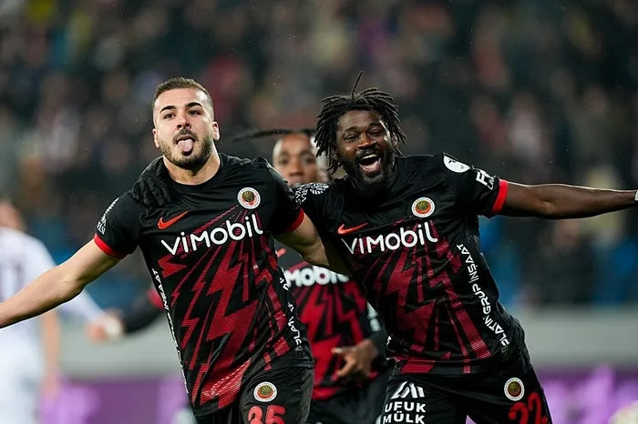 firtina-ankara-ayazina-takildi-mac-sonucu-genclerbirligi-4-3-trabzonspor-1766430099802.jpeg Fotoğraf (AA)