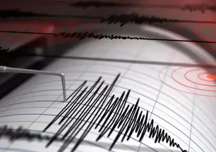Endonezya'da 5,7 büyüklüğünde deprem