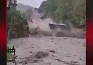 DERE KENARINDAKİ VİLLA BÖYLE YIKILDI