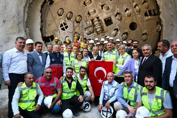 bahce-nurdagi-tunelinde-sona-dogru-adana-gaziantep-arasi-15-saate-inecek-1690888210409.jpeg Bahçe-Nurdağı Tüneli'nde sona doğru! Adana-Gaziantep arası 1,5 saate inecek - 3