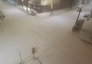 Kars'ta kar sürprizi! Sokaklar bembeyaz oldu