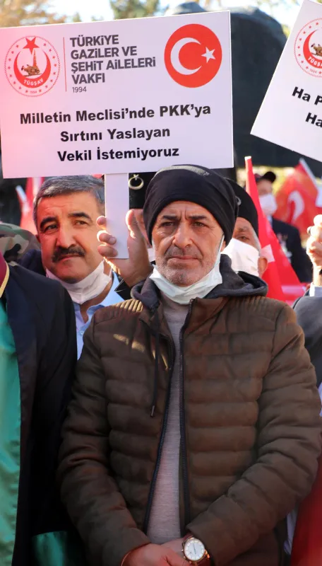 Şehit ağabeyi Orhan Gümren’den Lütfü Türkkan’a sert tepki: Benim paramla maaş almasın