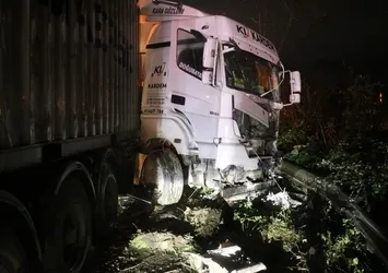 Sakarya'da can pazarı! D-650 kara yolu savaş alanına döndü: 12 yaralı