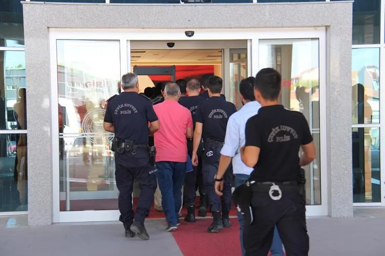 'Askere direnmeyin' diyen emniyet müdürü tutuklandı - 2